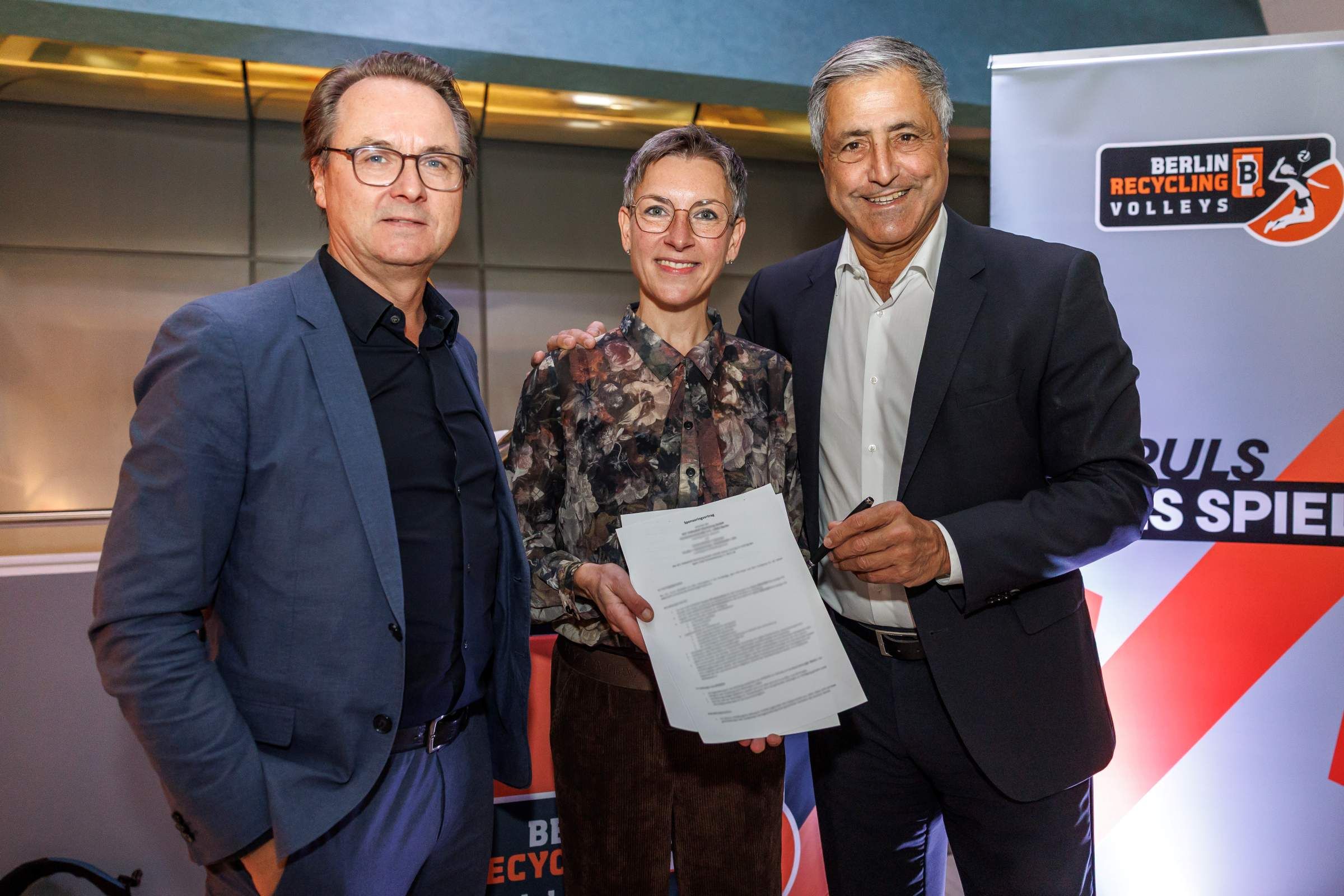 Die Geschäftsführungen (vertreten durch Sebastian Rüß, Sybil Franke und Kaweh Niroomand) werden auch in Zukunft eng zusammenarbeiten. (Foto: Andreas Gora)